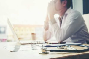 Sie fühlen sich ausgebrannt? Hypnose hilft bei Burnout-Symptomen.